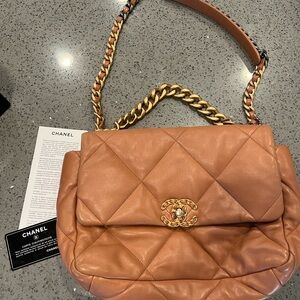 Chanel Beige Quilted Shoulder Bag with Gold Chain